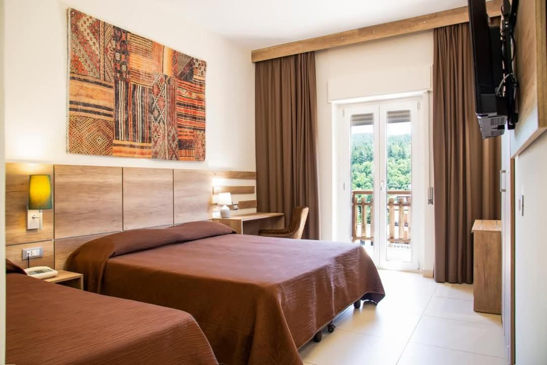 Hotel Meranda Camigliatello Silano Bagian luar foto